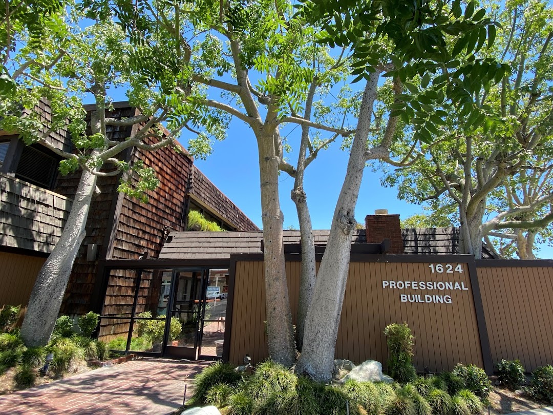 Exterior of 1624 Professional Building in Burbank, home of Advanced Dermatology Center