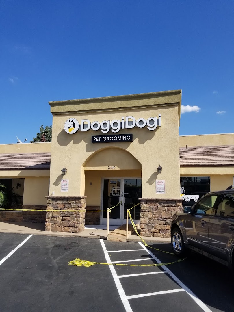 Doggi Dogi Pet Grooming storefront on E. Orangethorpe Ave, Fullerton