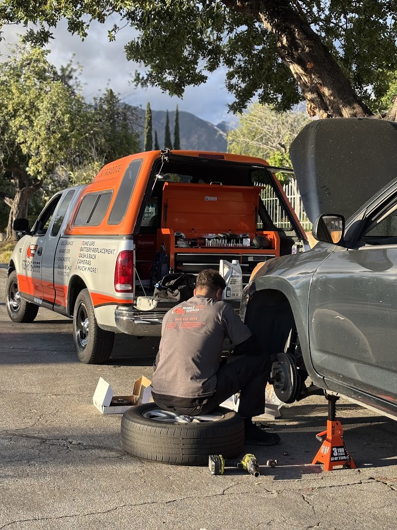 Mobile mechanic performing vehicle repair