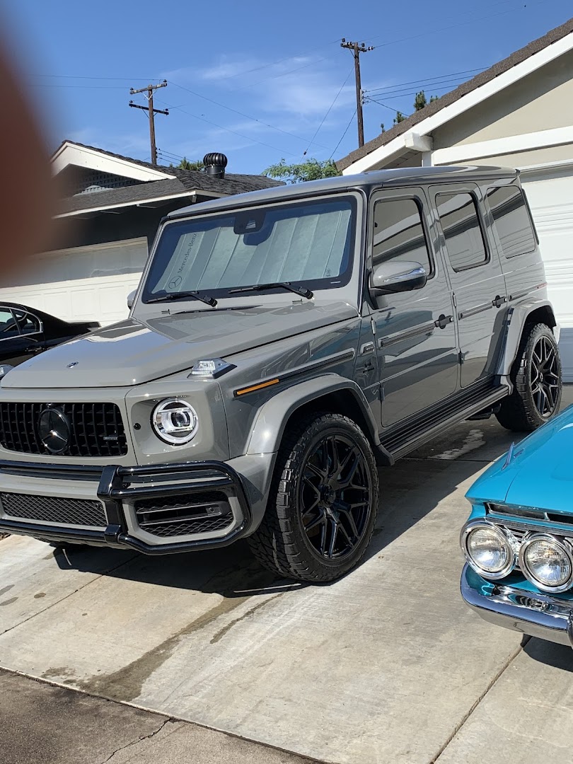 Close detail view of the same G-Wagon showing paint clarity and tire dressing