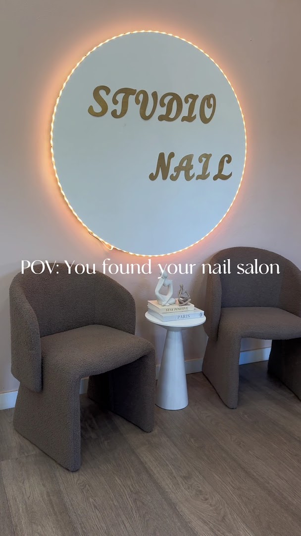 Studio Nail Burbank interior and work
